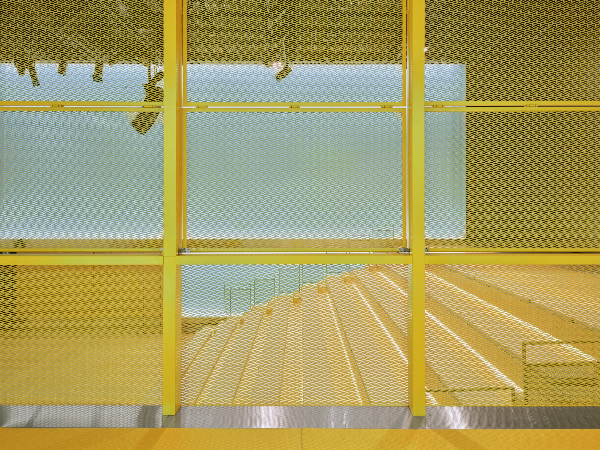 EKAP8130_ynoW © 2024